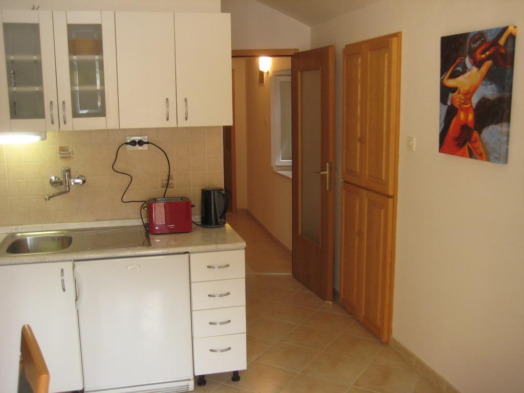 Gala Apartments Komiza Exterior photo