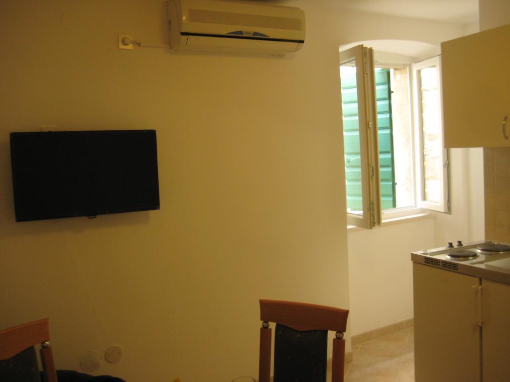 Gala Apartments Komiza Exterior photo