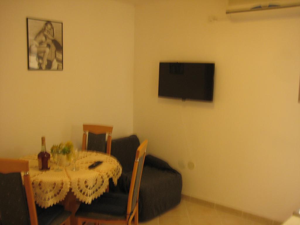 Gala Apartments Komiza Exterior photo