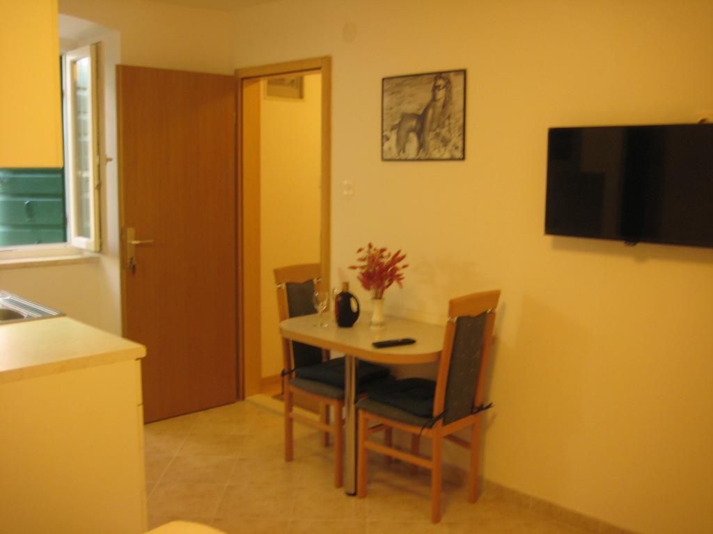 Gala Apartments Komiza Exterior photo