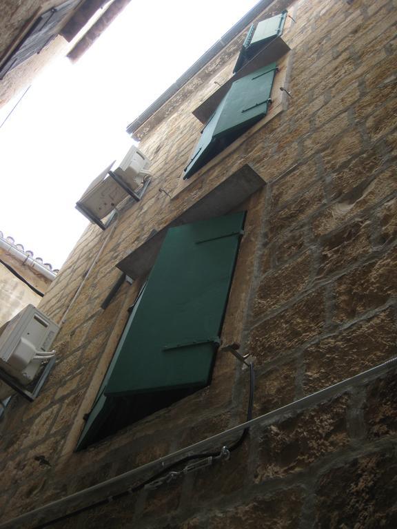 Gala Apartments Komiza Exterior photo