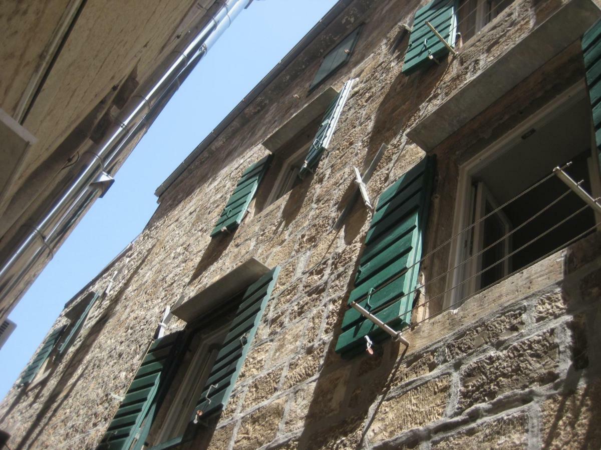Gala Apartments Komiza Exterior photo